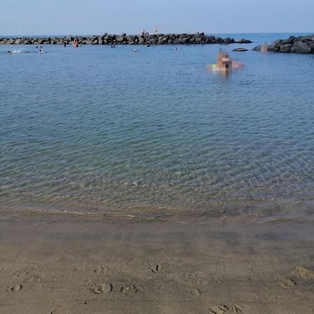Апартаменти A Few Steps From The Sea Ф'юмічіно Екстер'єр фото
